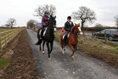 horseriders-on-greenway